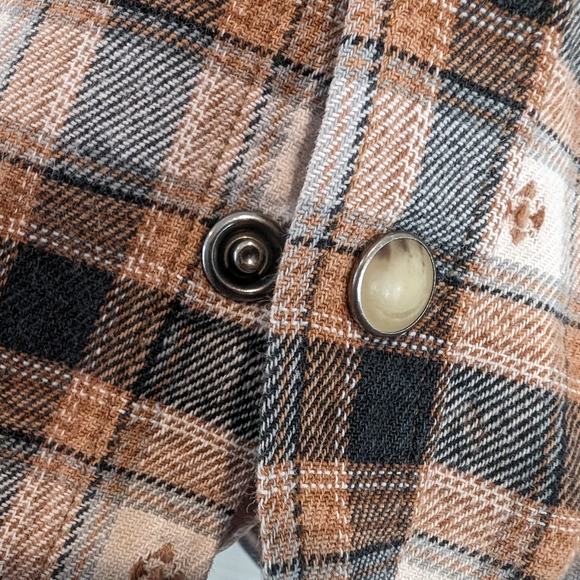 WindRiver woman's shirt size M - Picture 3 of 8